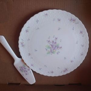 Cake serving plate